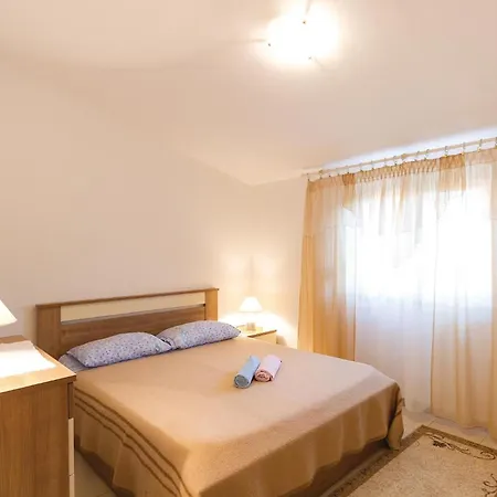 Holiday home Gorgeous In With Jacuzzi