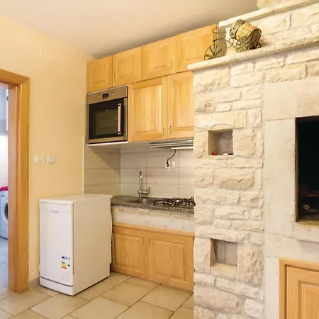 Gorgeous In With Jacuzzi Holiday home *