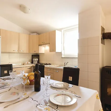 Gorgeous In With Jacuzzi Holiday home Vodnjan