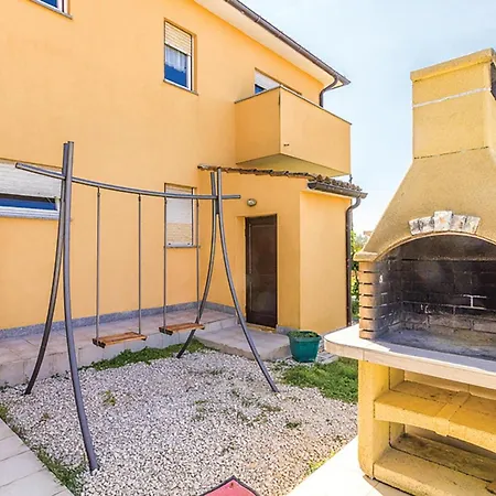 Gorgeous In With Jacuzzi Holiday home Vodnjan