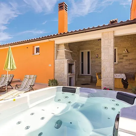 Holiday home Gorgeous In With Jacuzzi Vodnjan