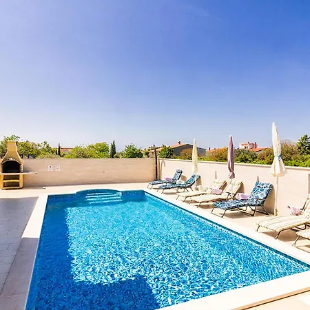 Holiday home Gorgeous In With Jacuzzi *