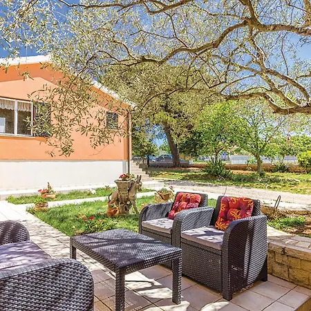 Gorgeous In With Jacuzzi Holiday home Vodnjan