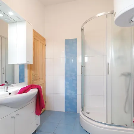 Gorgeous In With Jacuzzi Vodnjan